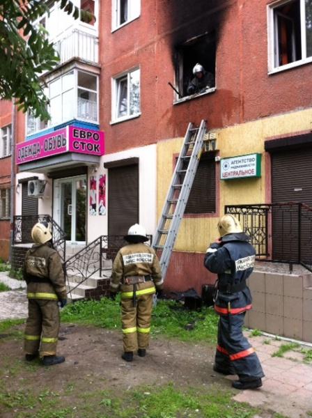 В Калининграде при пожаре в жилом доме погиб один человек (фото)